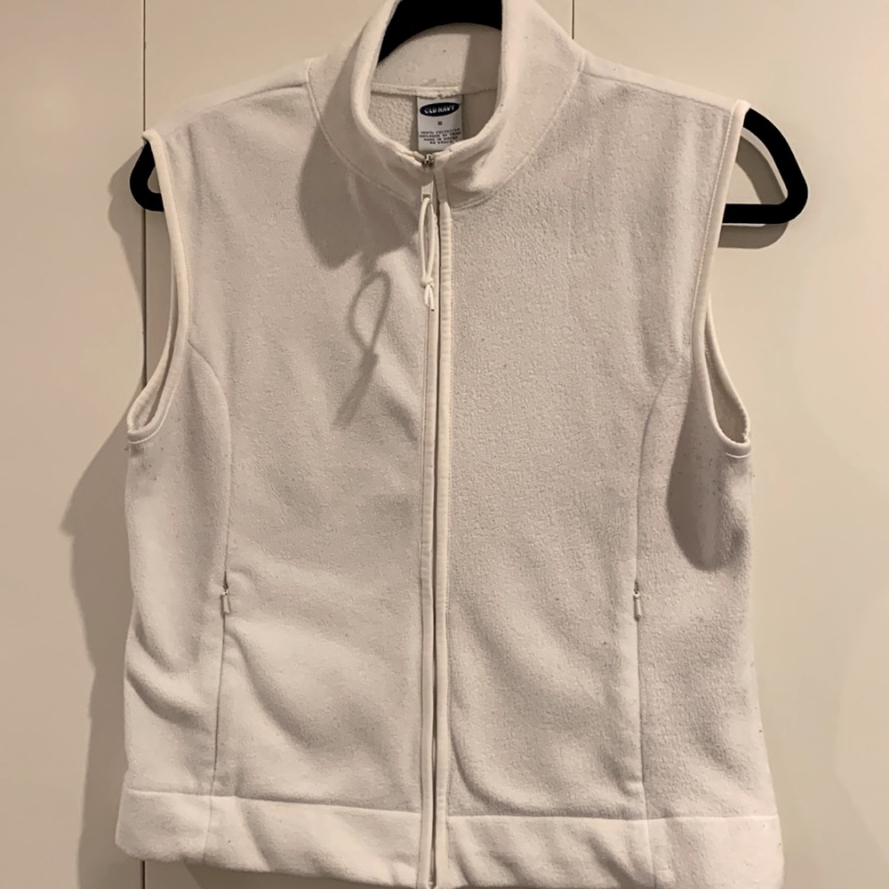 White Warm Vest w Zipper Front and Zipper Pockets Gently Worn
